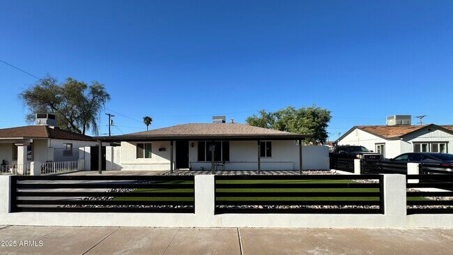 Primary Photo - 222 E Southgate Ave