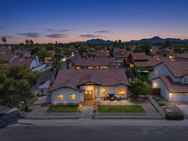 Building Photo - 5623 E Claire Dr