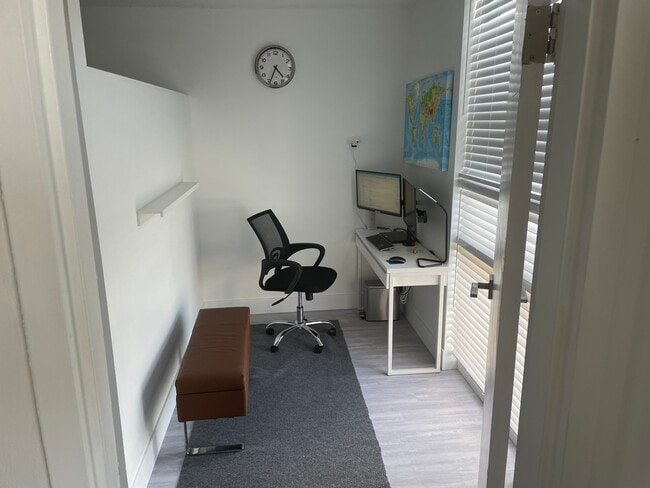 Bonus - office room! - 13499 Biscayne Blvd