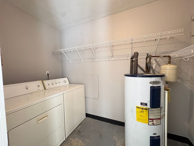 Building Photo - 3 Bedroom, 2.5 Bathroom Condo in High Point!