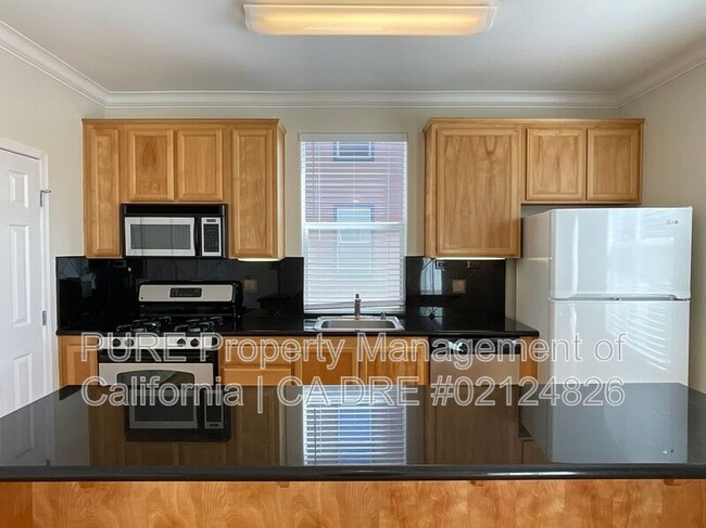 Building Photo - 950 Campoy St