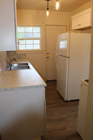 Building Photo - 1309 Princeton Ave N