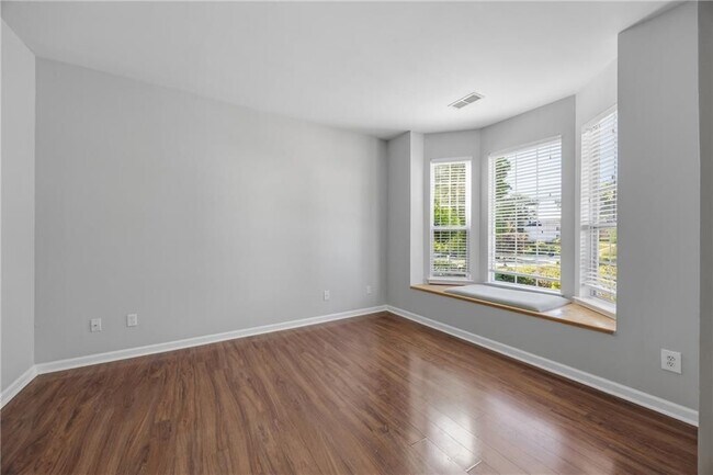 Building Photo - 1650 Huntcrest Way SW