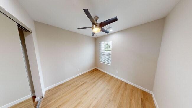 Building Photo - Newer Build 4BD/2BA!