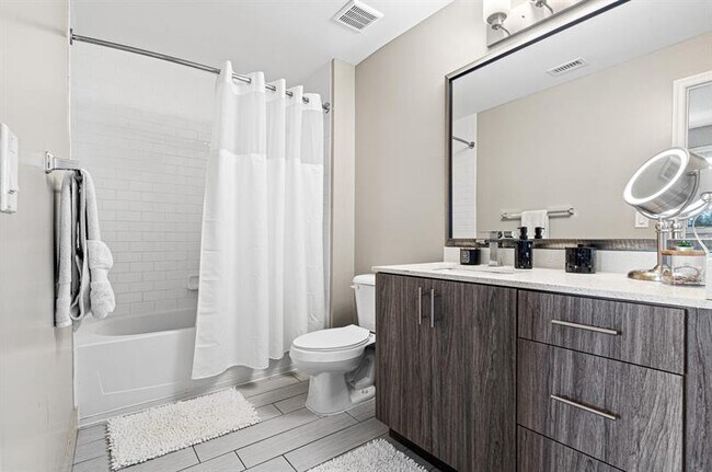 Building Photo - 3321 Port Royale Dr S