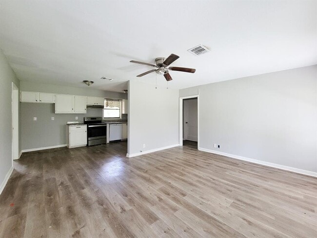 Building Photo - 111 Wisteria St
