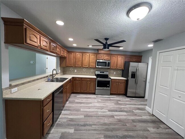 Building Photo - 9930 Chesham Dr