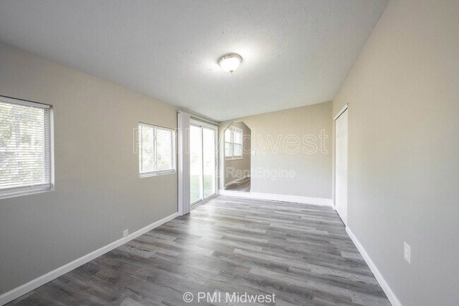 Building Photo - 6276 Eastgate Ave