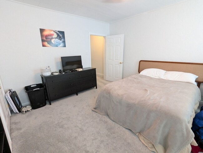 Building Photo - 118-120 S 25th St