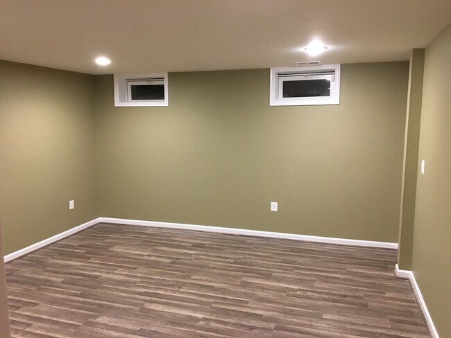 Building Photo - 42234 Oasis Ct