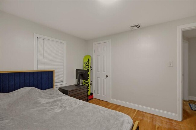 Building Photo - 117 Camp Ave