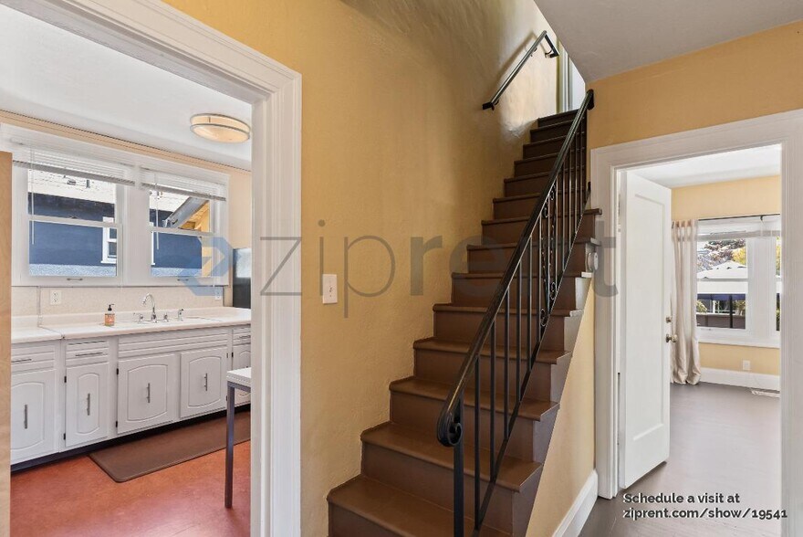 Building Photo - Unit