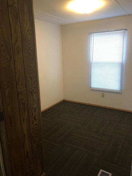 8 x 10 bedroom - 310 W Johnson St