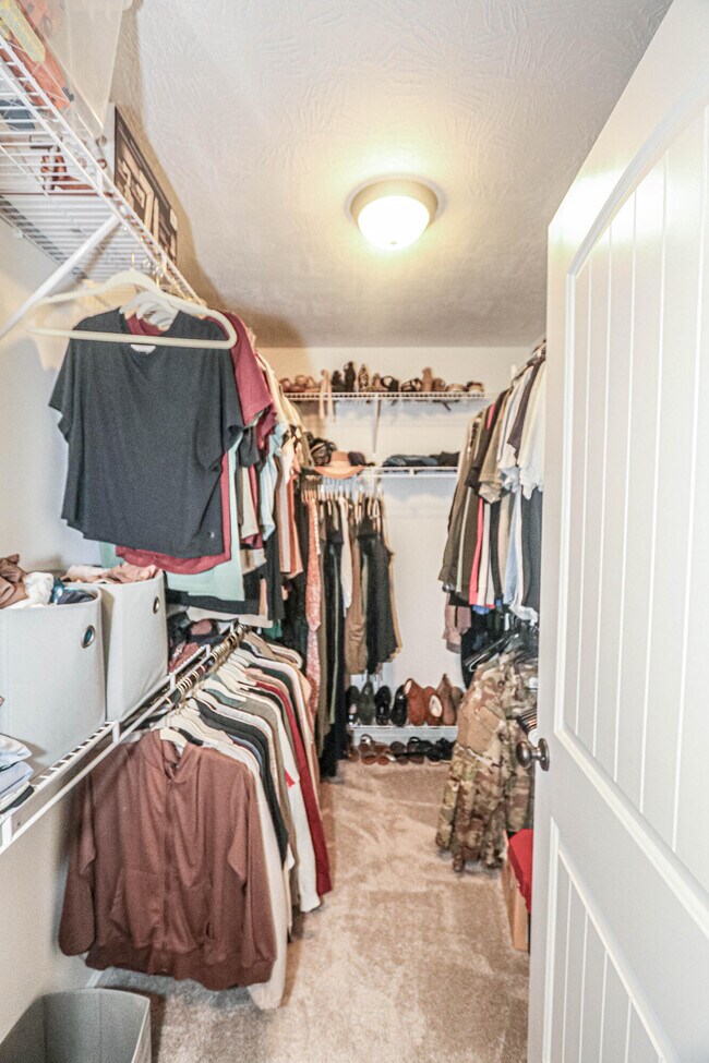 Building Photo - 550 Jensen Ln