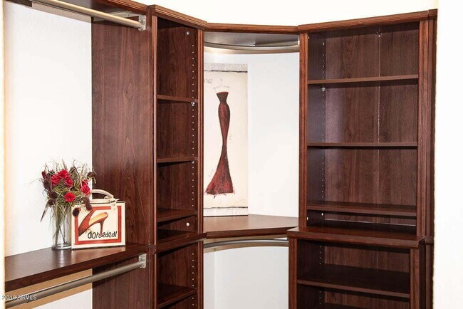 Building Photo - San Tan Ranch Beauty