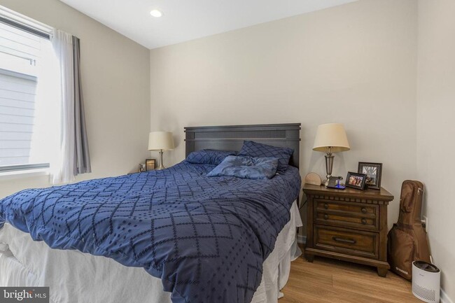 Building Photo - 381 Martin St