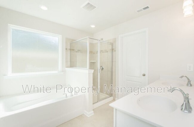 Building Photo - 1043 Winnett Dr