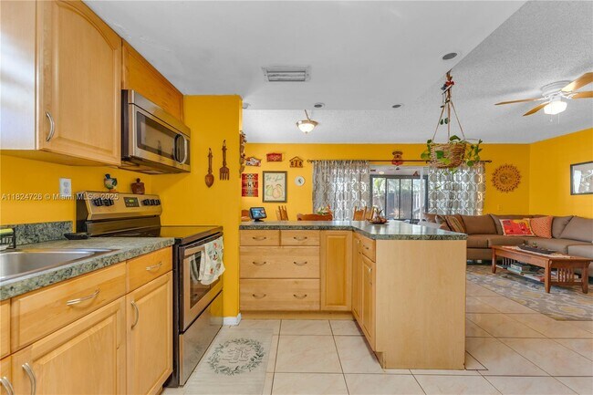Building Photo - 6500 SW 41st Ct