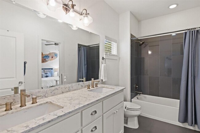 Building Photo - 2713 Halcyon Dr