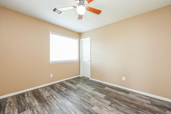 Building Photo - 6207 El Granate Dr