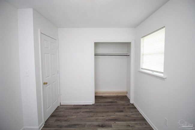 Building Photo - 404 Ladybird Ln