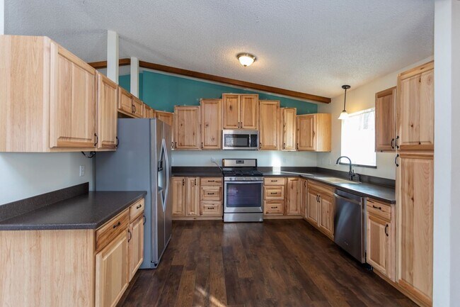 Building Photo - 7673 Safari Cir
