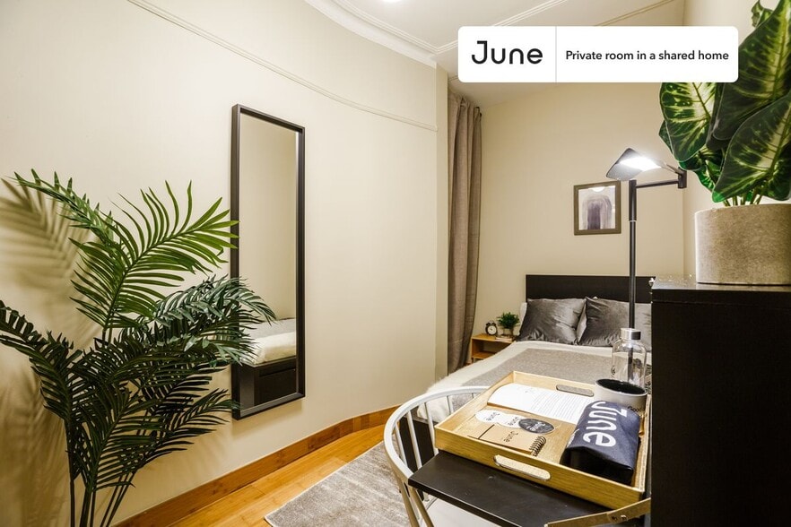 Building Photo - Room in Shared 3 bed/1 bath home