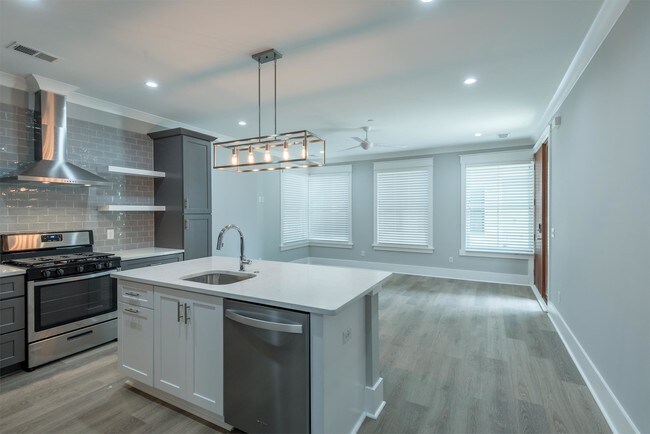 Building Photo - 9 Sanctuary Ct