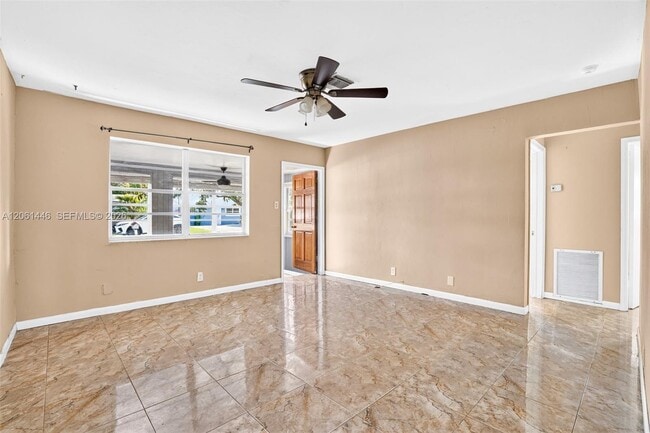 Building Photo - 6240 SW 22nd Ct