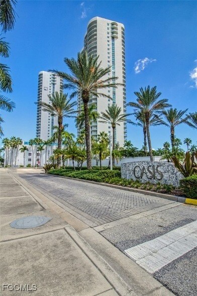 Building Photo - 3000 Oasis Grand Blvd