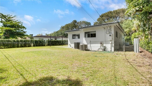 Building Photo - 5711 Marius St