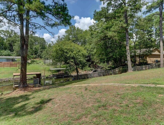 Building Photo - 202 Little John Trail