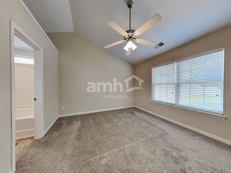 Building Photo - 714 W Parris Ave