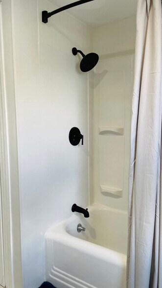 Building Photo - 25 Andem St