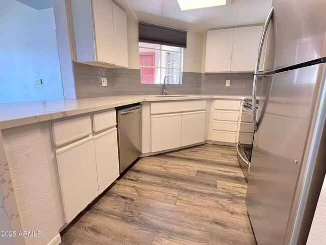 Building Photo - 4850 E Desert Cove Ave