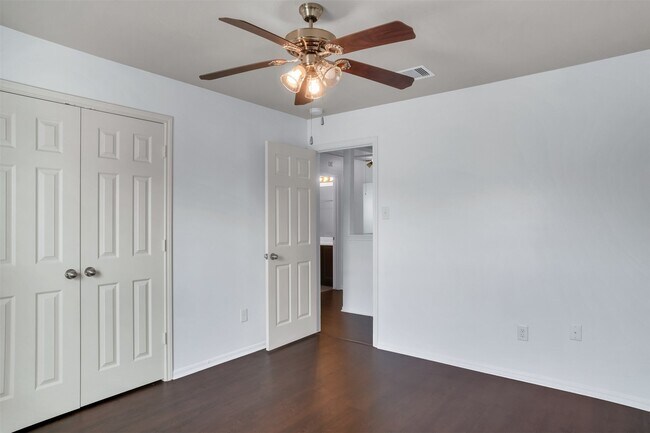 Building Photo - 15807 Little Miss Creek Dr