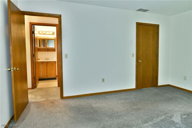 Building Photo - 2237 Cadwallader Sonk Rd