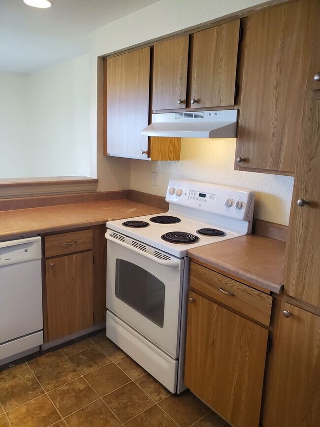 Building Photo - 2 Bedroom Condo At Sunn Fjord Condominiums...