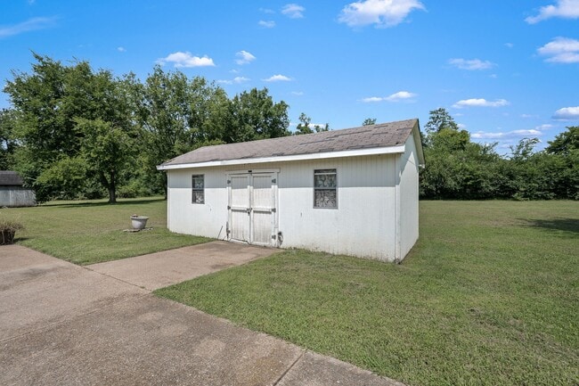 Building Photo - 3308 W Hamilton Ave