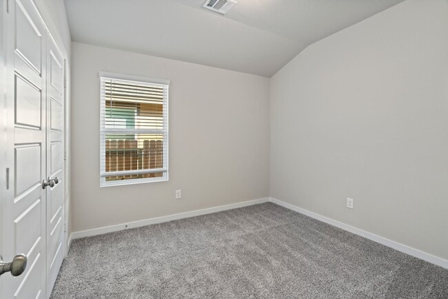 Building Photo - 2014 Darlington Oak Dr