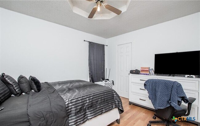 Building Photo - 1410 Windsor Cir
