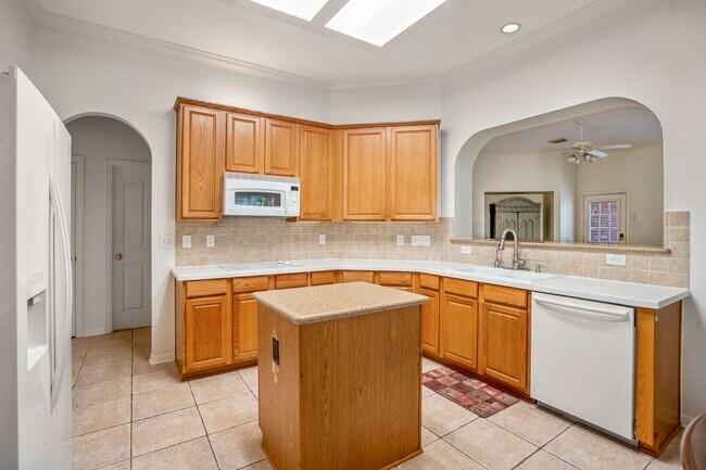 Building Photo - 15 Heron Hollow Ct