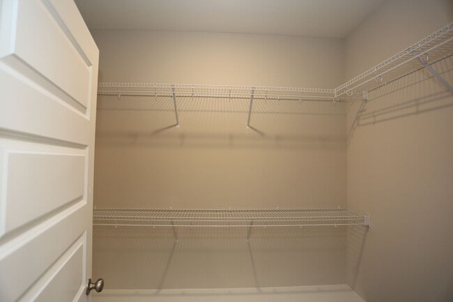 Building Photo - 4 Bedroom Brick House Available TODAY!