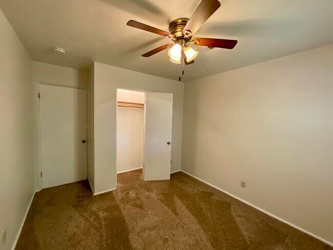 Building Photo - 1715 Menard Dr