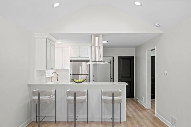 Building Photo - 6444 28th Pl