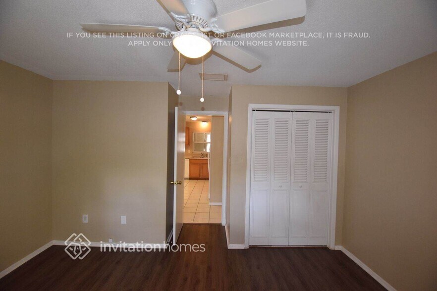 Building Photo - 830 N Sunset Dr