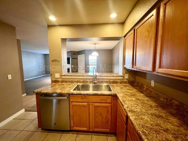 Building Photo - 12828 Jasmine St