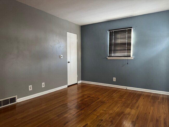 Building Photo - 2223 Falls Ave