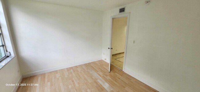 Building Photo - Spacious 1 Bed + Den | 1.5 Bath Apartment by the Canal with Pool