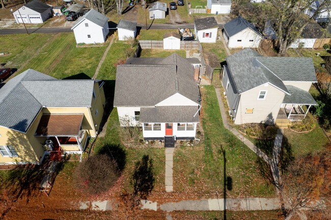 Building Photo - Two Bedroom, Single Family Home